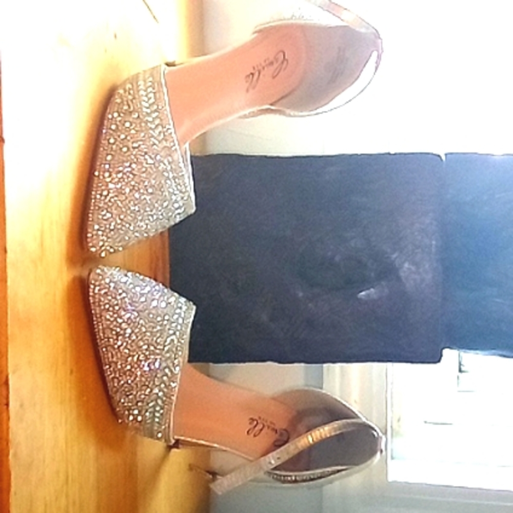 Camille La Vie  Size 7.5 Silver Shimmer